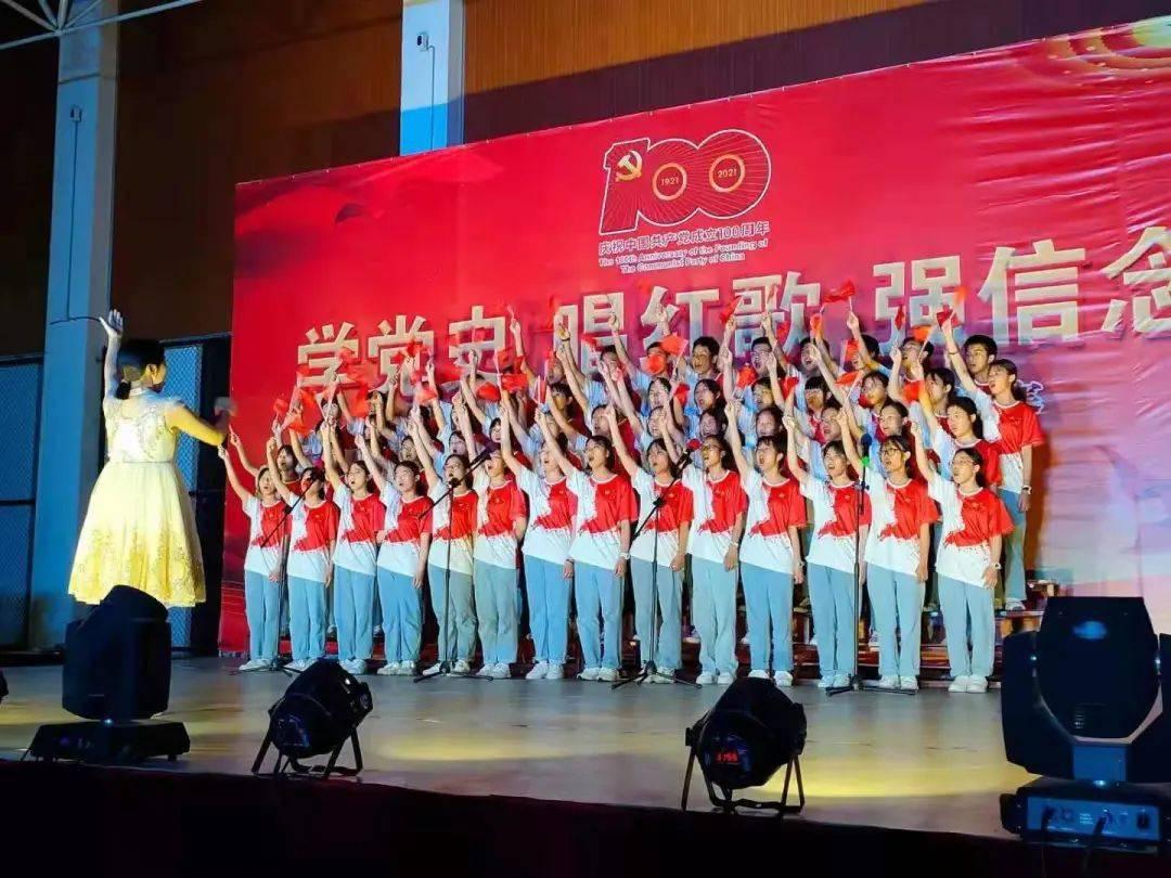 今天，市政府常务会议召开
